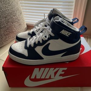 Nike Court Vision- 7.5 in Women = 6 Youth